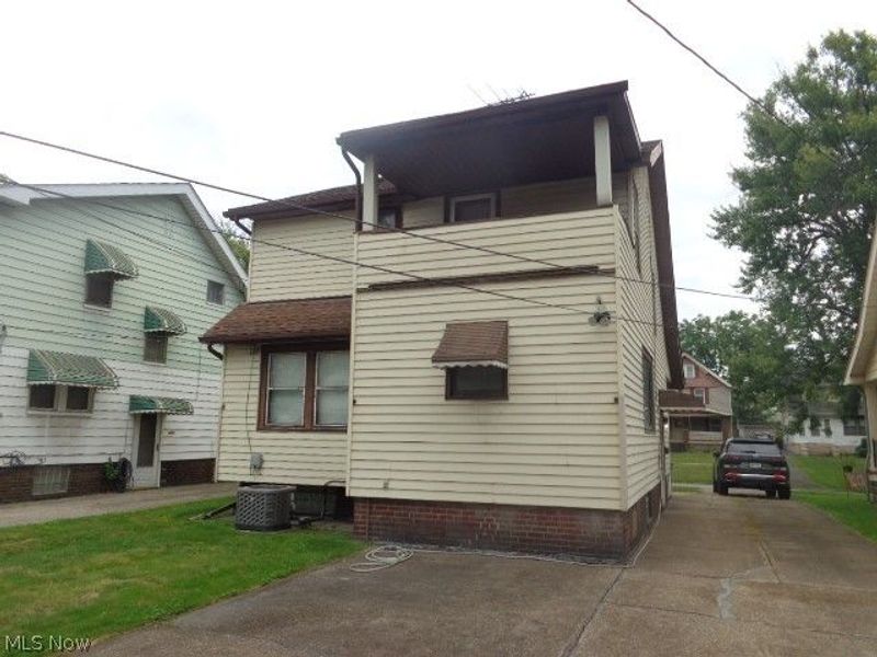 3712 Washington Park Boulevard, Newburgh Heights, OH 44105 Photo 2