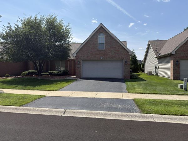 10000 Wildwood Lane , Highland, IN 46322