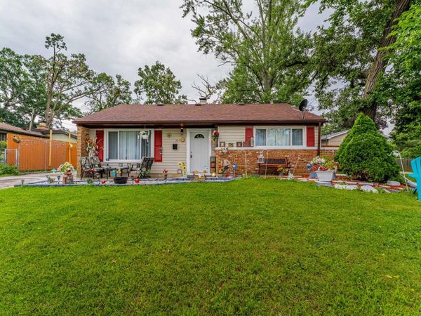 355 Oswego Street , Park Forest, IL 60466