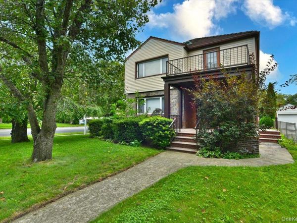 7503 196th Street , Fresh Meadows, NY 11366