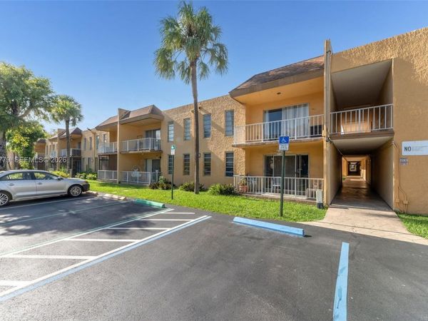 13700 SW 62nd St , Unit 213, Miami, FL 33183
