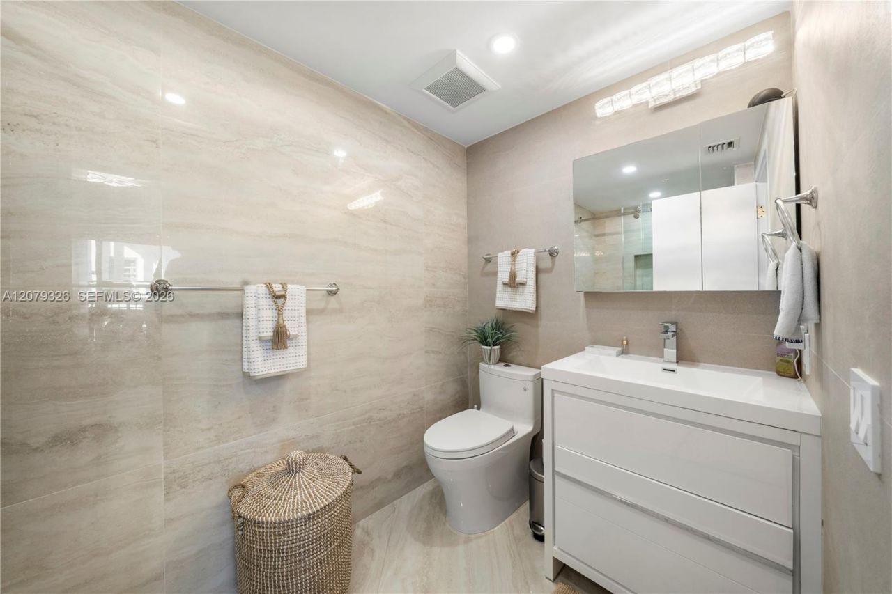 701 Brickell Key Blvd , Unit 707, Miami, FL 33131 Photo