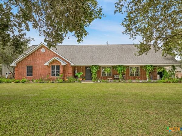 126 Lakeview Drive, Victoria, TX 77905