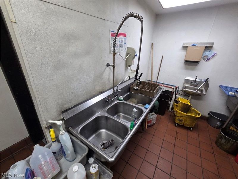1080 E 260th Street, Euclid, OH 44132 Photo 18