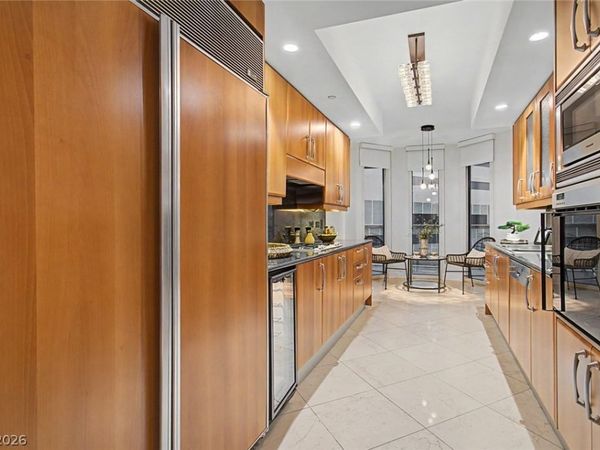 2877 Paradise Road, Unit 906, Las Vegas, NV 89109
