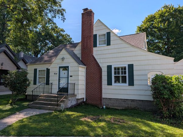 924 E High Street , Mount Vernon, OH 43050