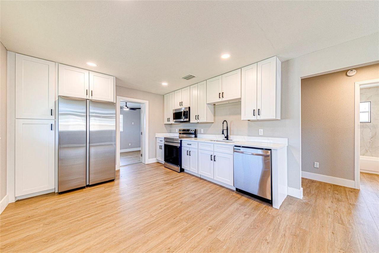 703 S Dixie Avenue , Fruitland Park, FL 34731 Photo