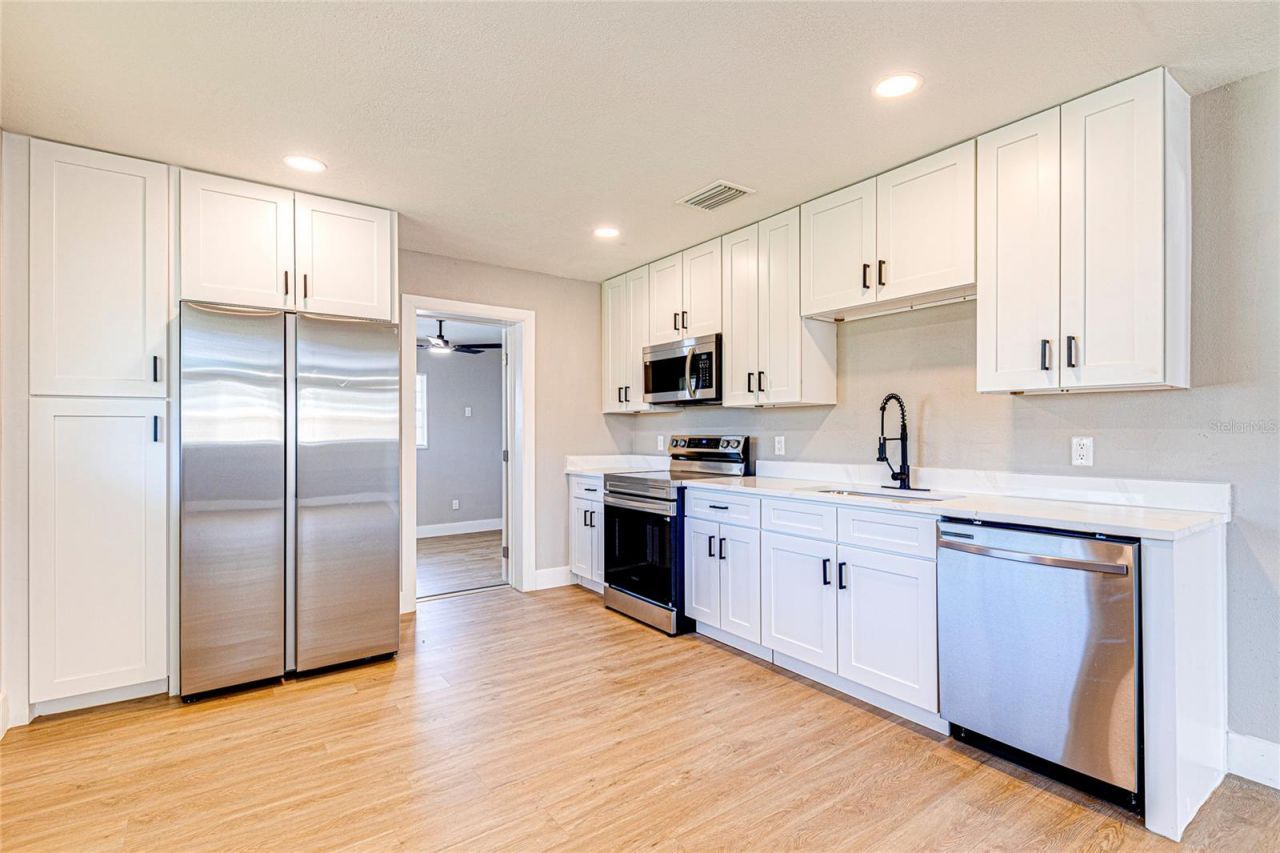 703 S Dixie Avenue , Fruitland Park, FL 34731 Photo