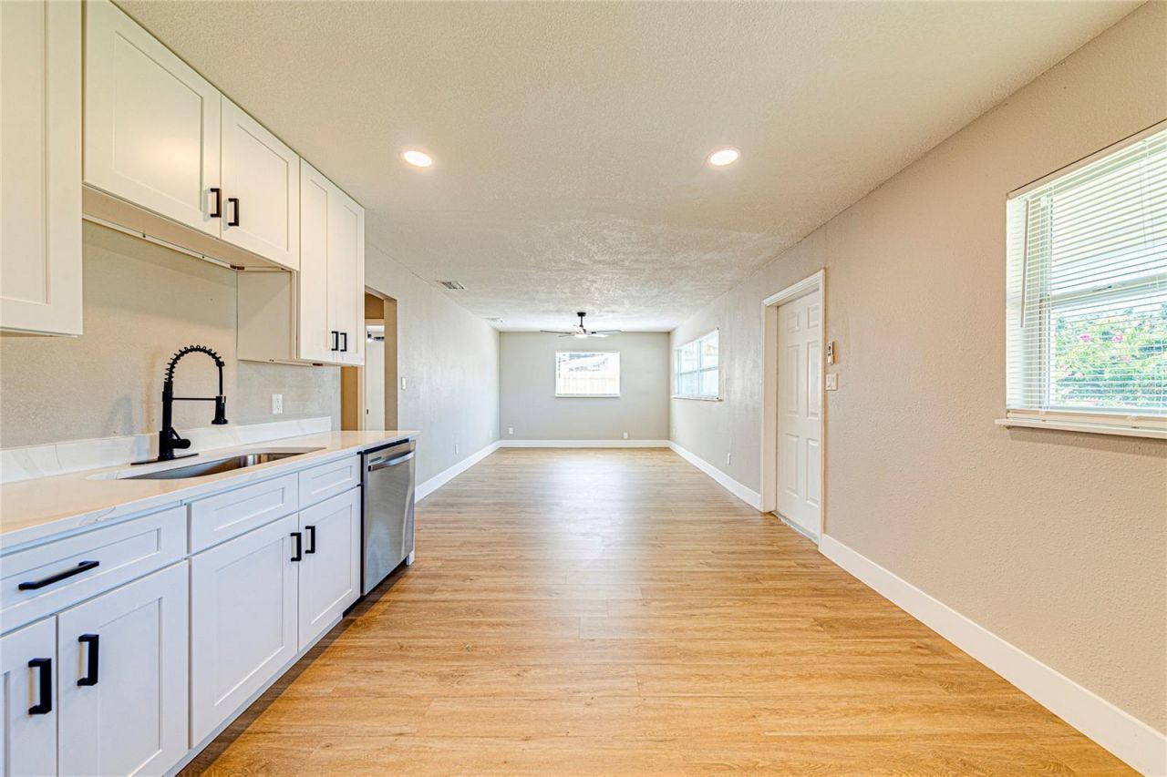 703 S Dixie Avenue , Fruitland Park, FL 34731 Photo