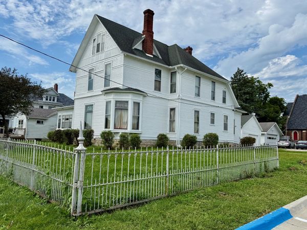 211 W 4th Street S, Newton, IA 50208