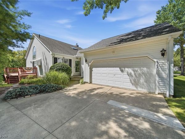 645 Grand View Lane , Aurora, OH 44202