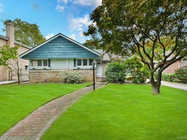 7515 196th Place , Fresh Meadows, NY 11366