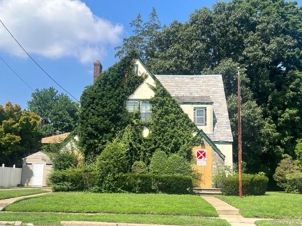 110 Rockaway Parkway , Valley Stream, NY 11580