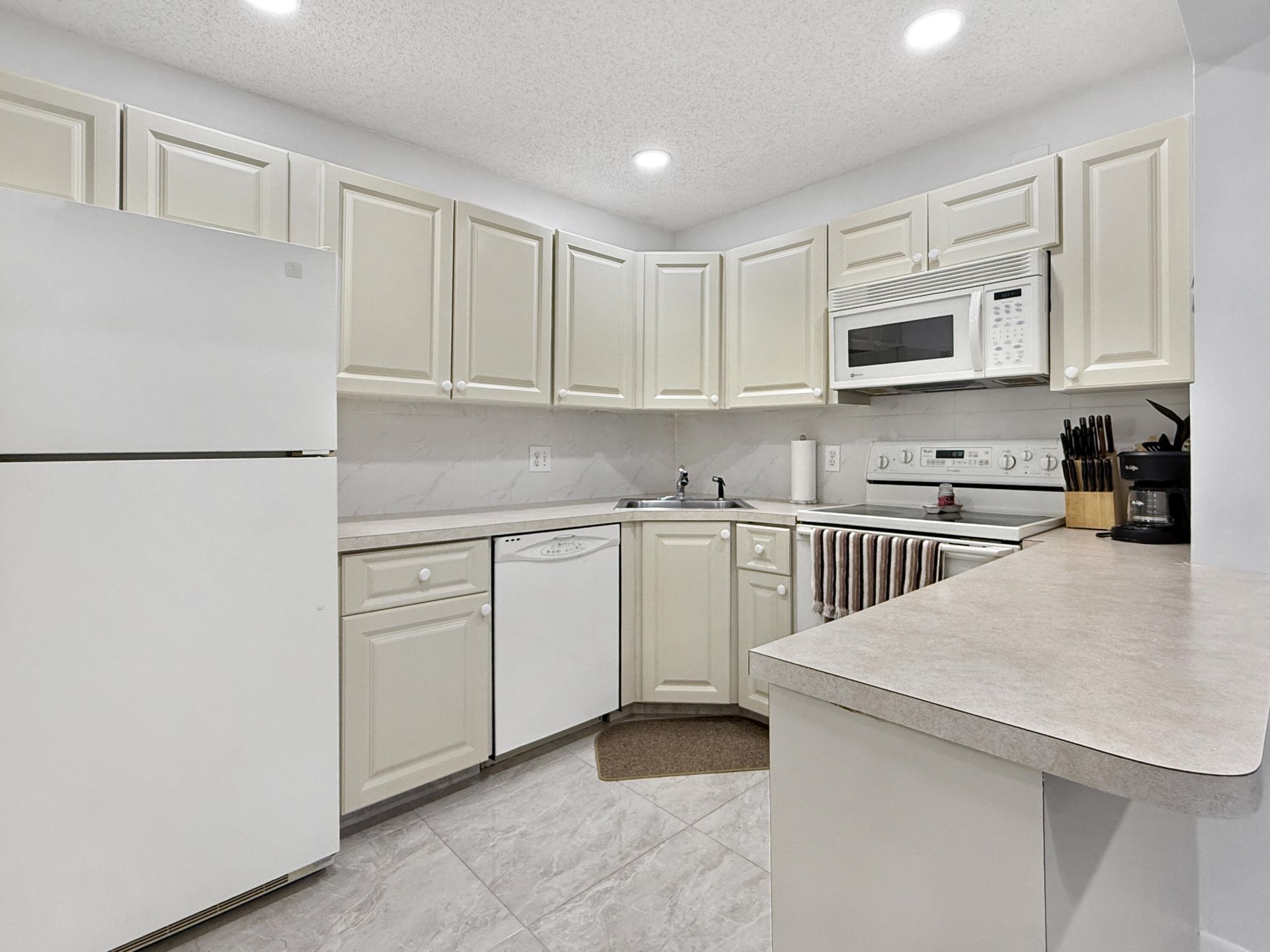 232 Pine High Occupancy Vehicle Circle, Unit C2, Greenacres, FL 33463 Photo