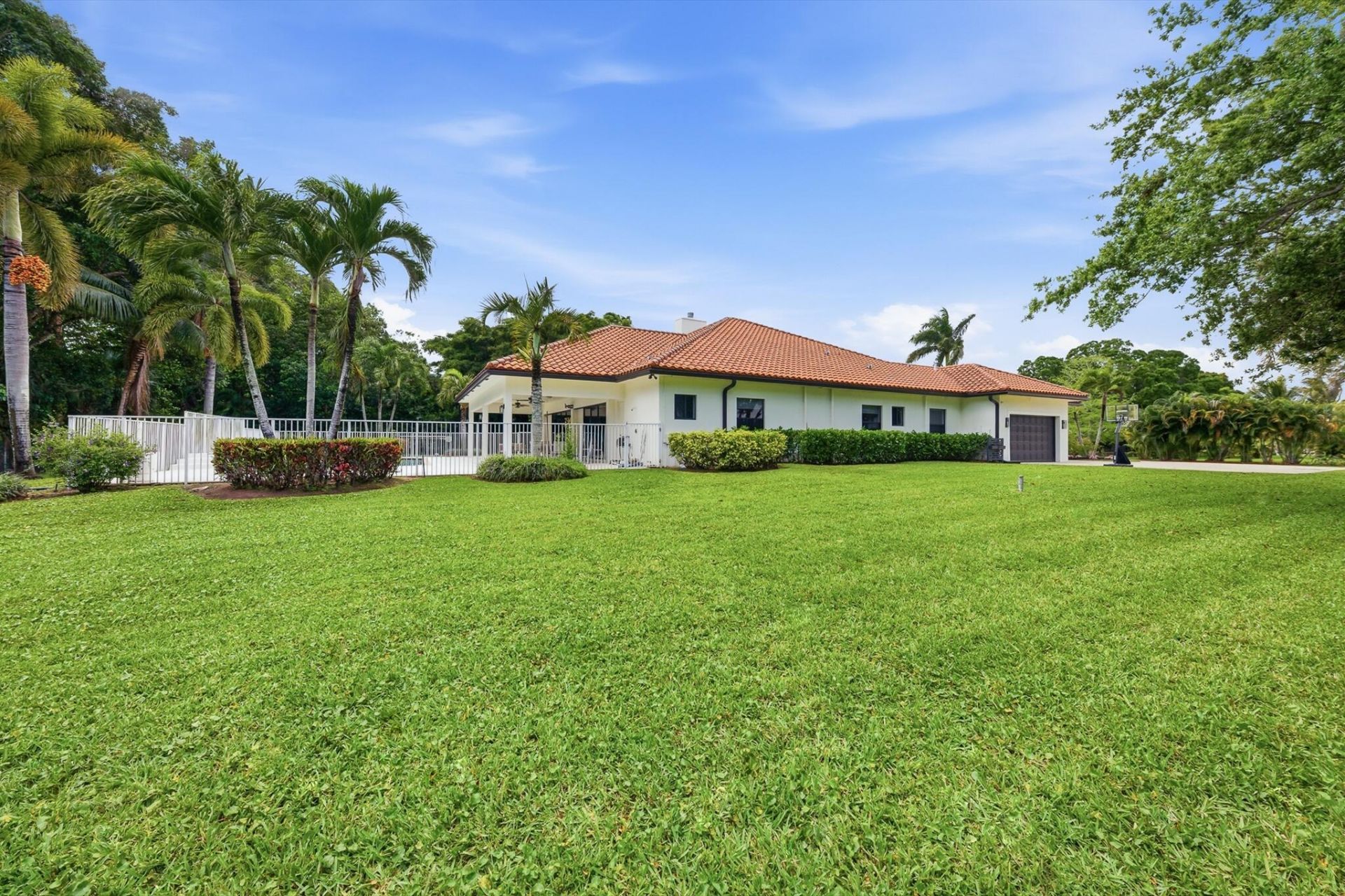 8717 Estate Drive, West Palm Beach, FL 33411 Photo