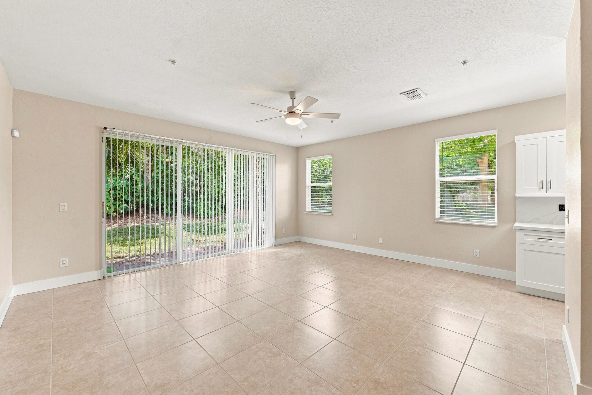 813 Pipers Cay Drive, West Palm Beach, FL 33415 Photo