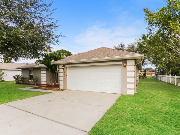 2431 SE GILBERT Avenue, Port St. Lucie, FL 34952