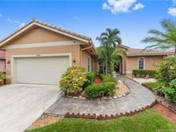 9140 Cypress Hollow Drive, Palm Beach Gardens, FL 33418