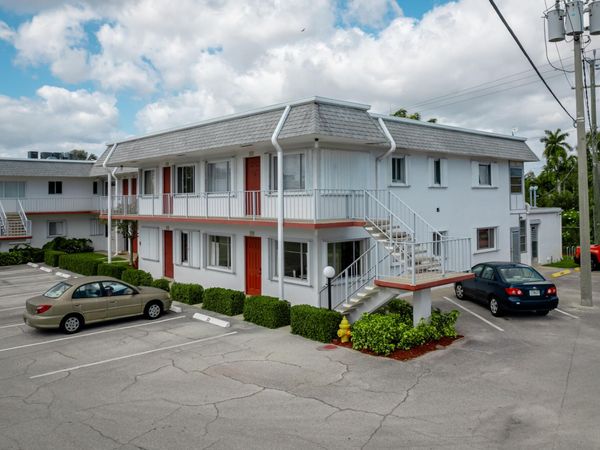 2840 Lake Osborne Drive, Unit 111, Lake Worth, FL 33461