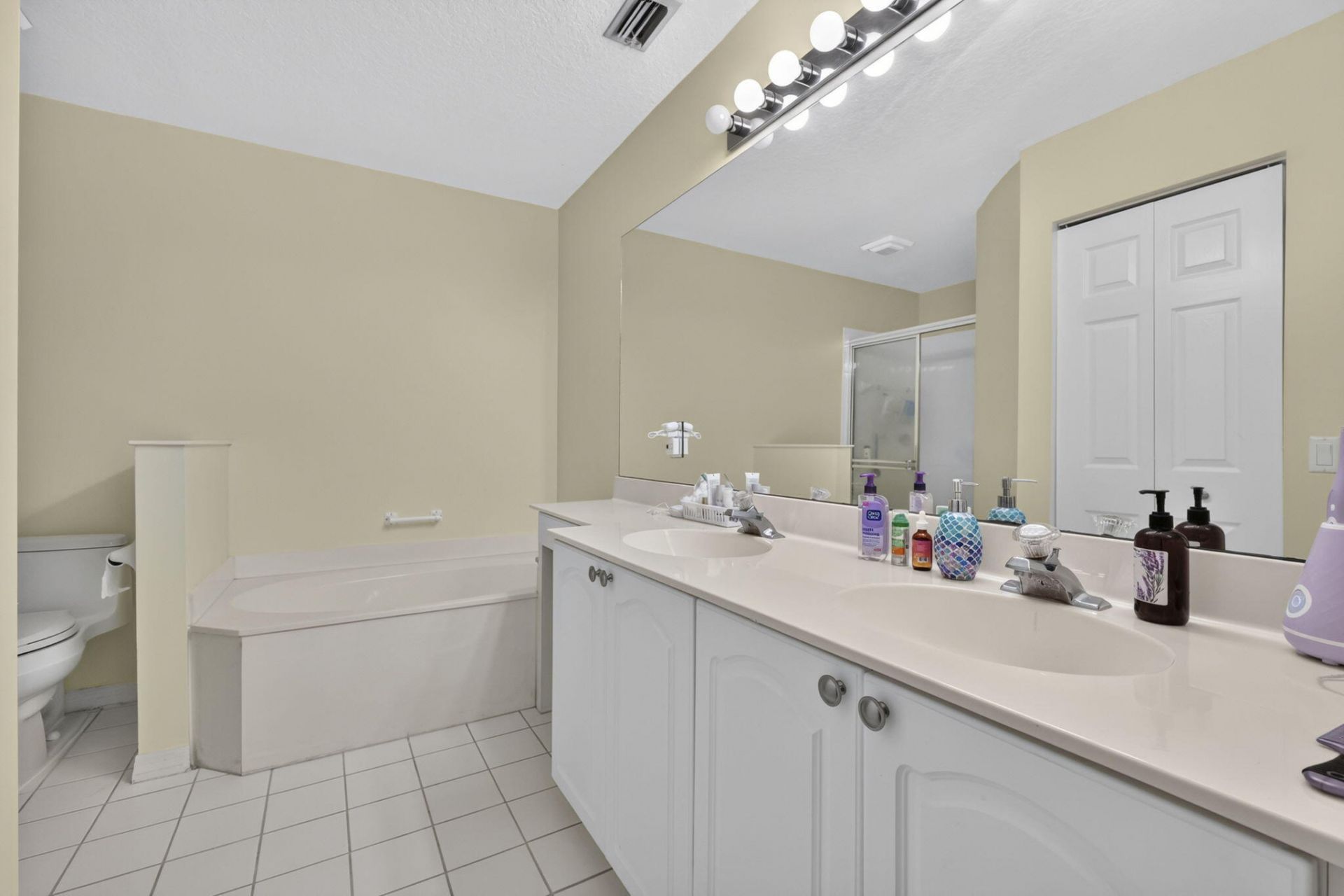 1020 Via Jardin, Riviera Beach, FL 33418 Photo