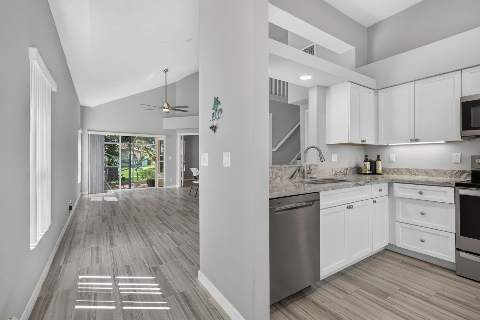 1020 Via Jardin, Riviera Beach, FL 33418 Photo