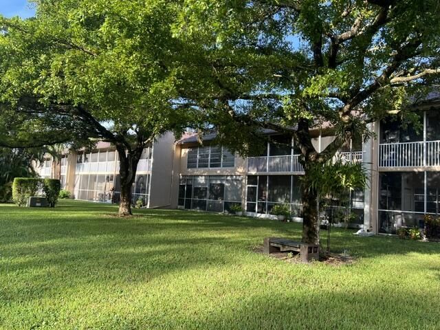 120 Lake Meryl Drive, Unit 220, West Palm Beach, FL 33411 Photo