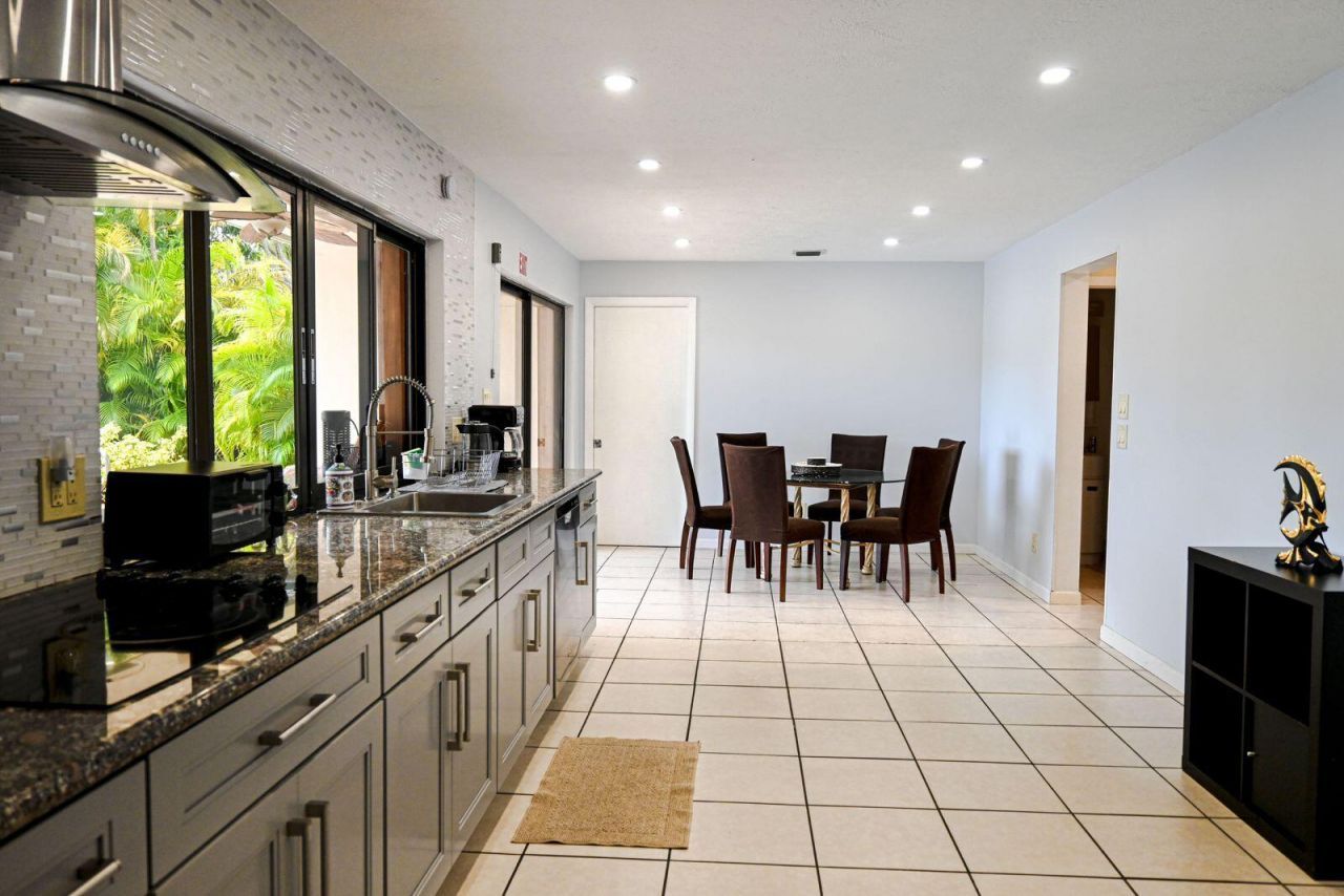 1104 Washington Street, Hollywood, FL 33019 Photo