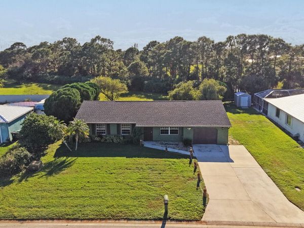 1422 SE ARENSON Lane, Port St. Lucie, FL 34952