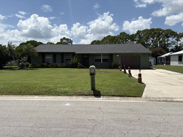 1422 SE ARENSON Lane, Port St. Lucie, FL 34952