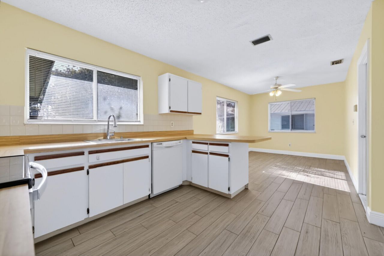 1422 SE Arenson Lane, Port Saint Lucie, FL 34952 Photo