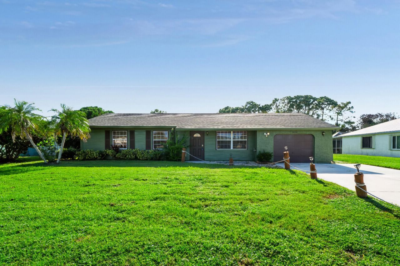 1422 SE Arenson Lane, Port Saint Lucie, FL 34952 Photo