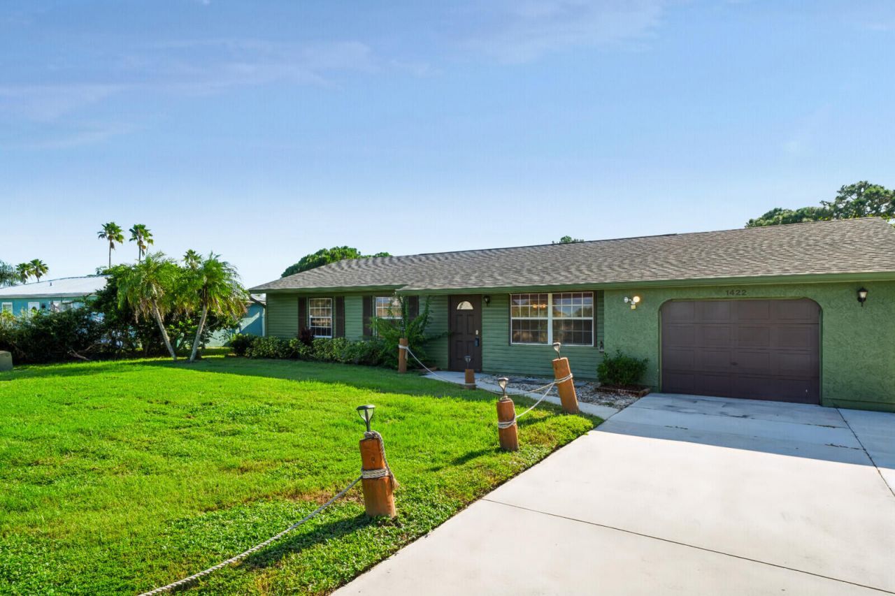 1422 SE Arenson Lane, Port Saint Lucie, FL 34952 Photo