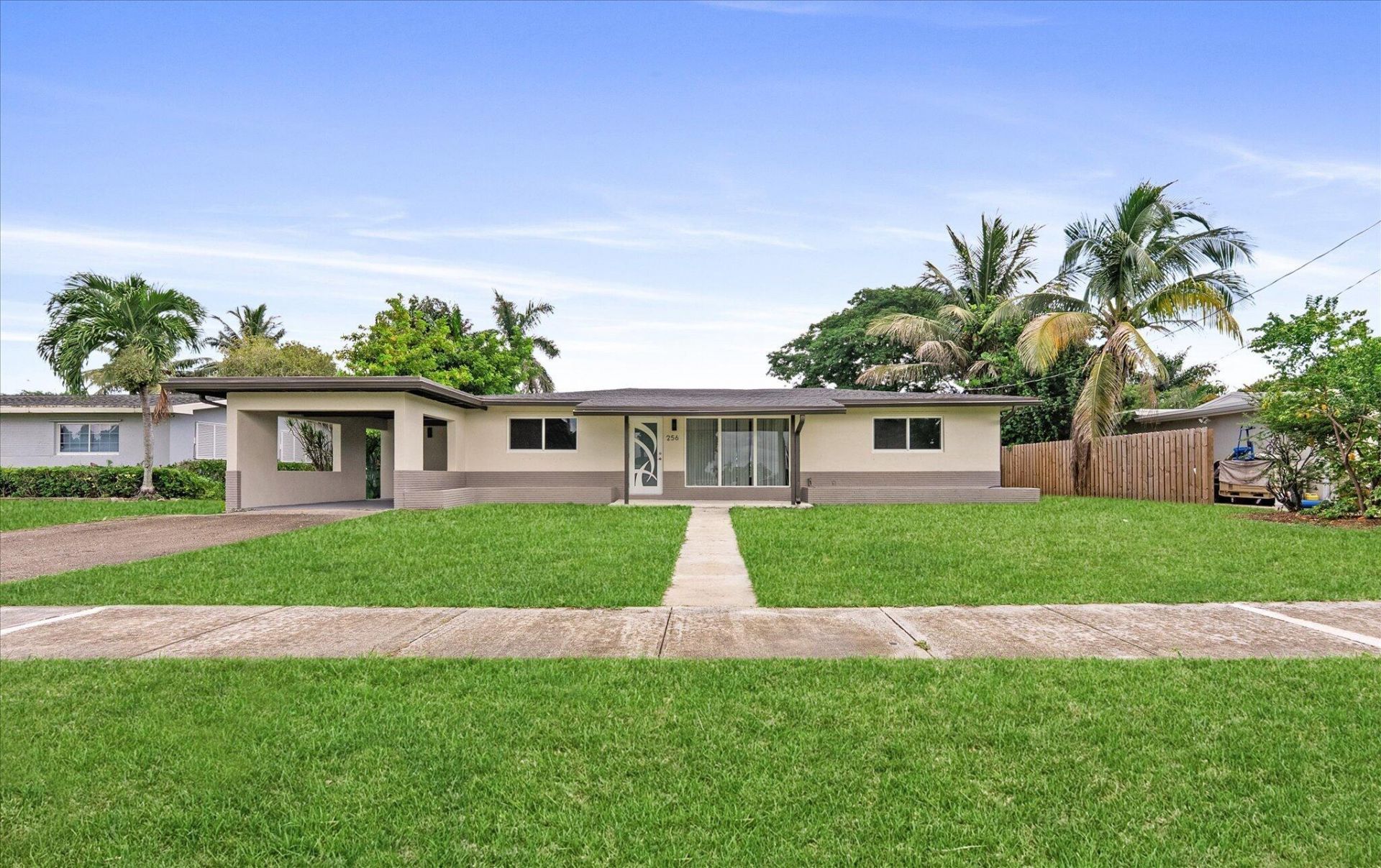 256 Greenbrier Drive, Palm Springs, FL 33461 Photo