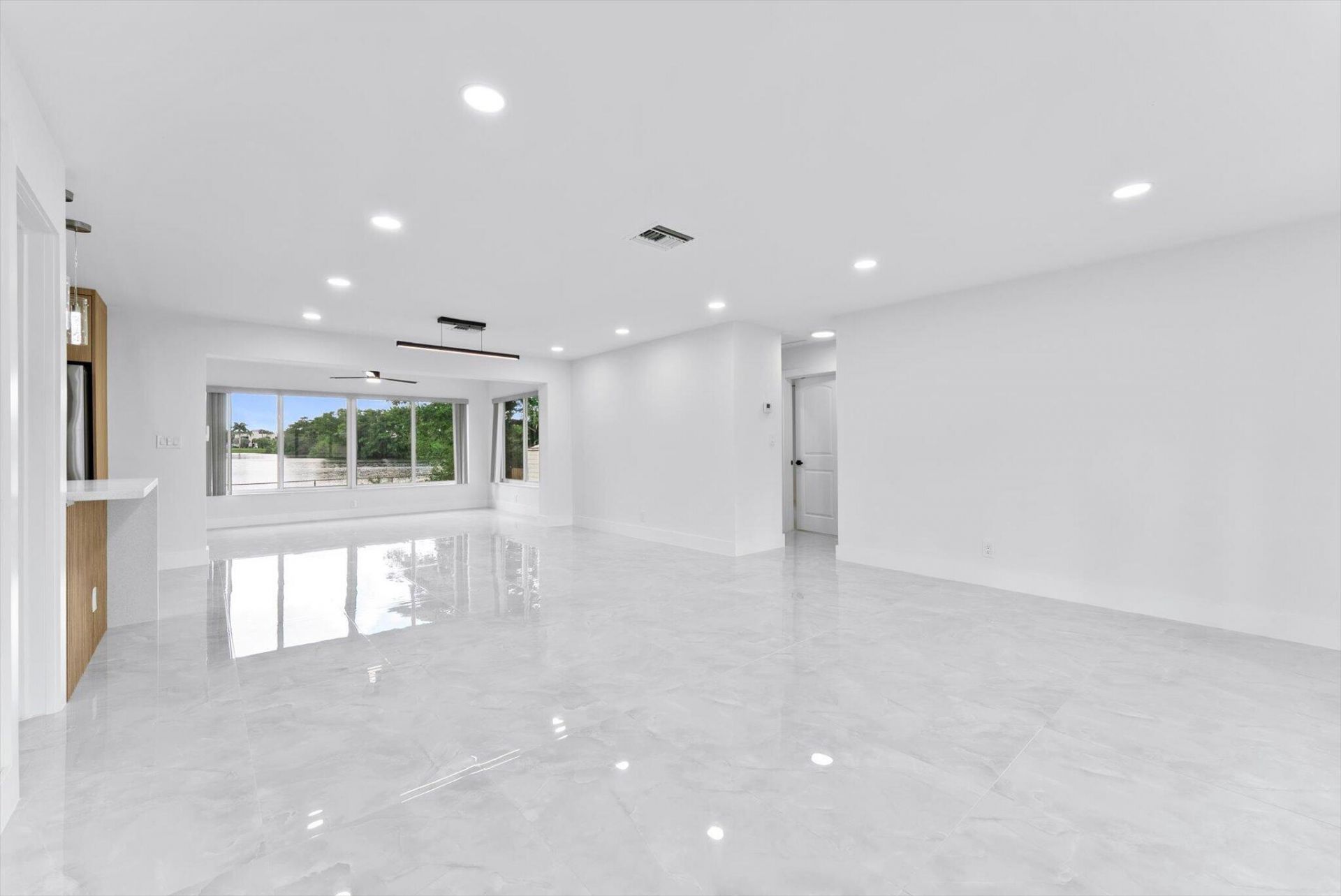256 Greenbrier Drive, Palm Springs, FL 33461 Photo