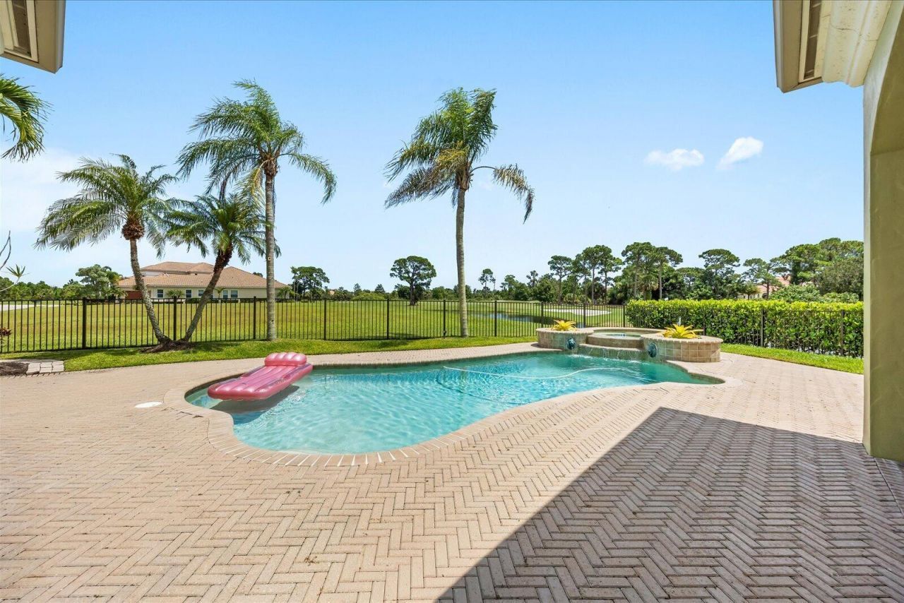 117 SE San Priverno, Port Saint Lucie, FL 34984 Photo