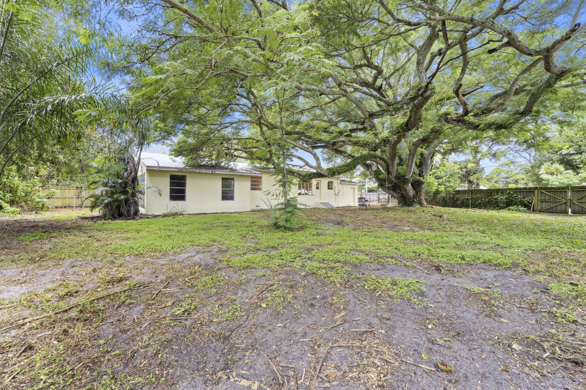 1054 Trinidad Avenue, Fort Pierce, FL 34982 Photo