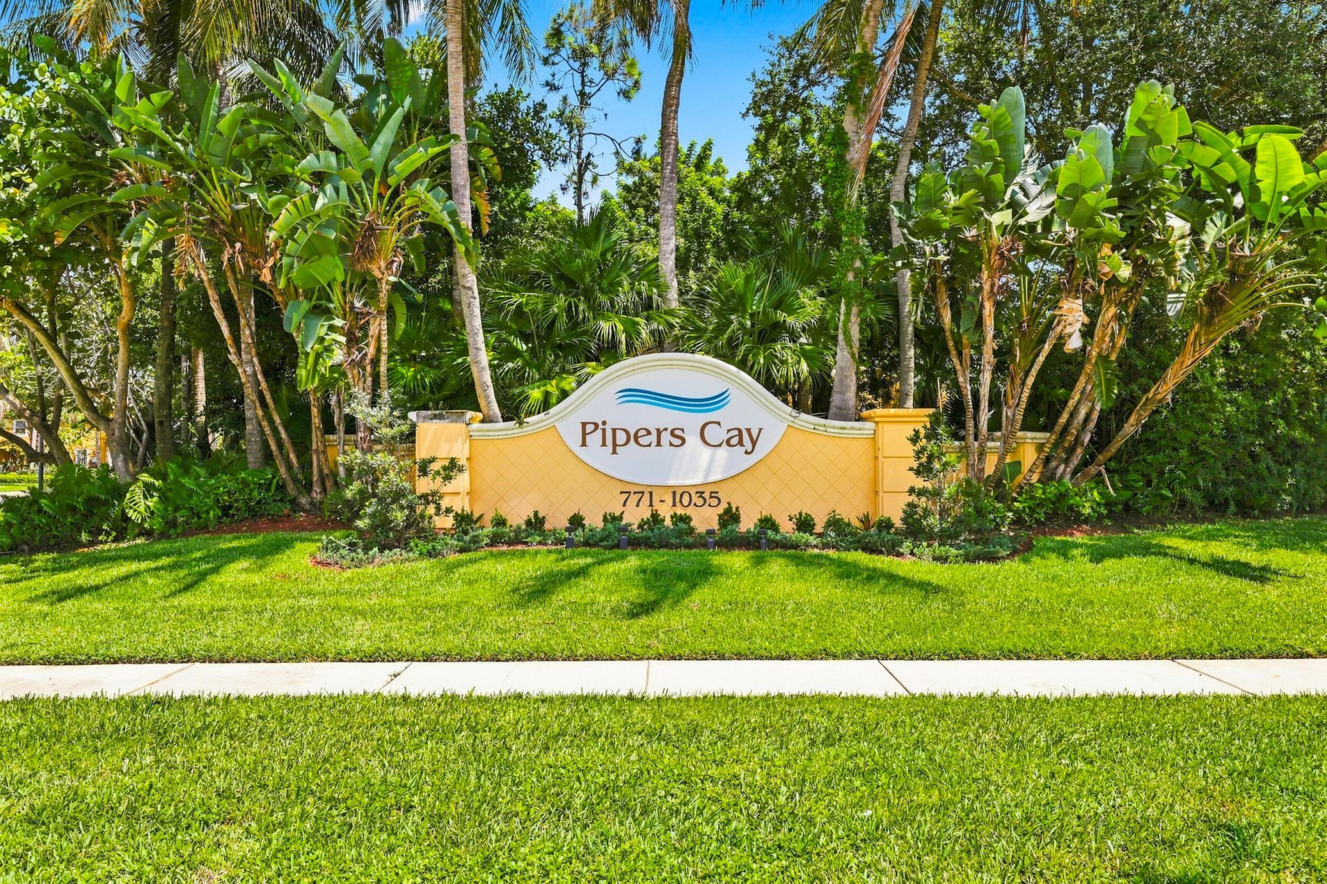 813 Pipers Cay Drive, West Palm Beach, FL 33415 Photo