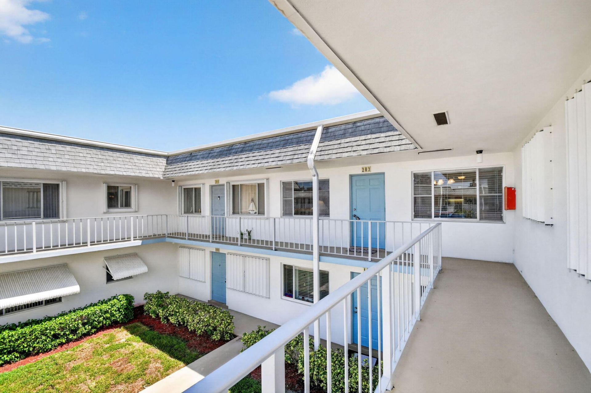 2880 Lake Osborne Drive, Unit 203, Lake Worth Beach, FL 33461 Photo