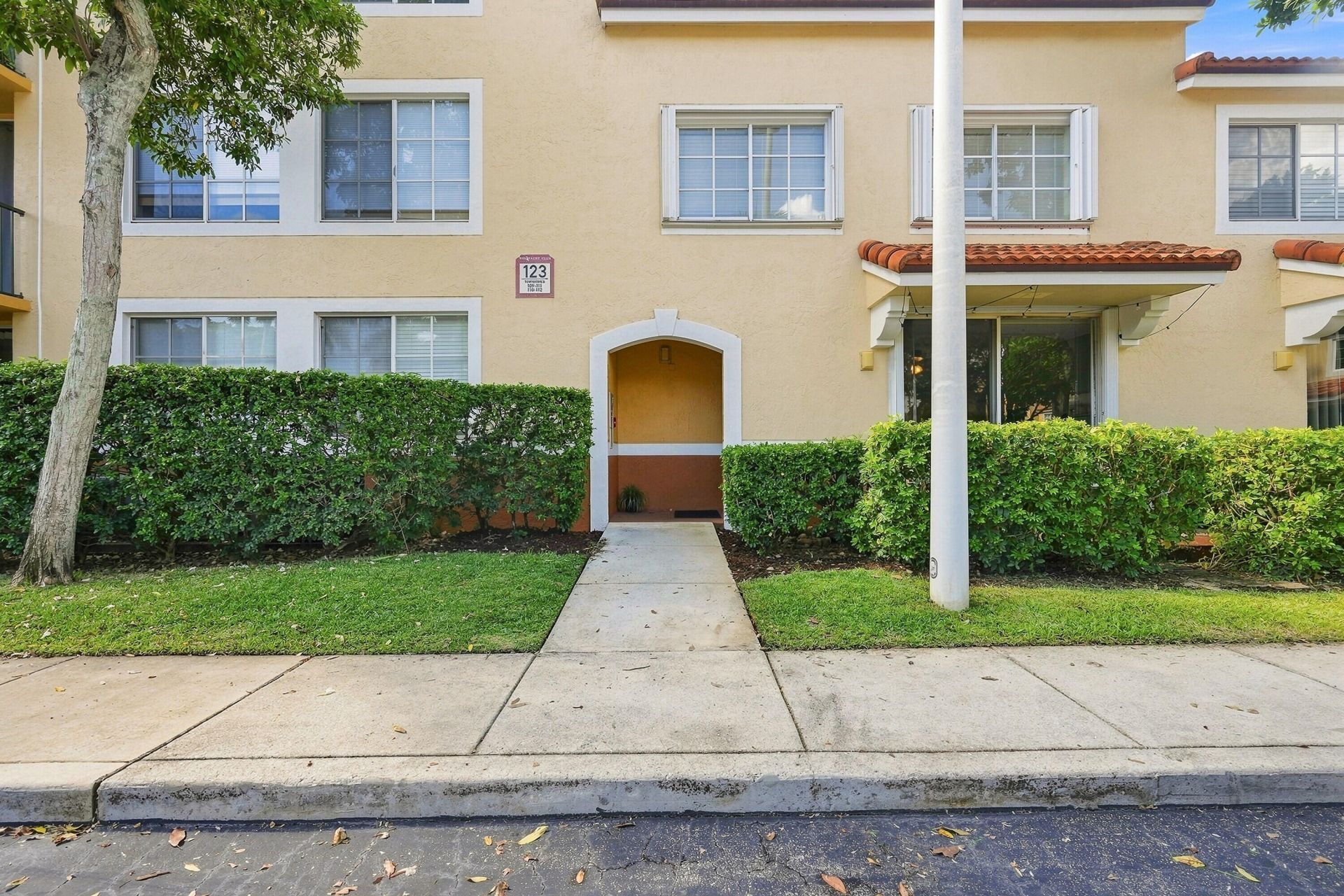 123 Yacht Club Way, Unit 109, Hypoluxo, FL 33462 Main Photo