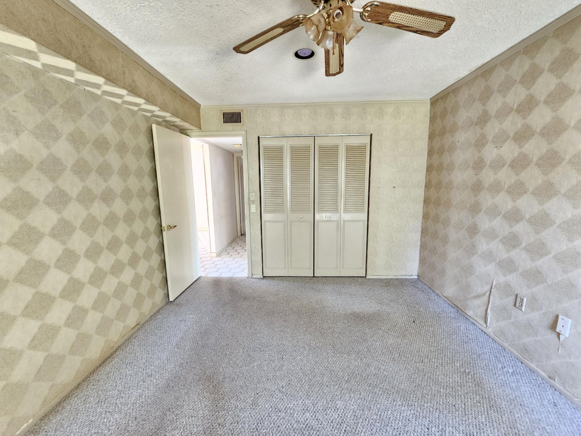6 Greenway Village N, Unit 105, Royal Palm Beach, FL 33411 Photo