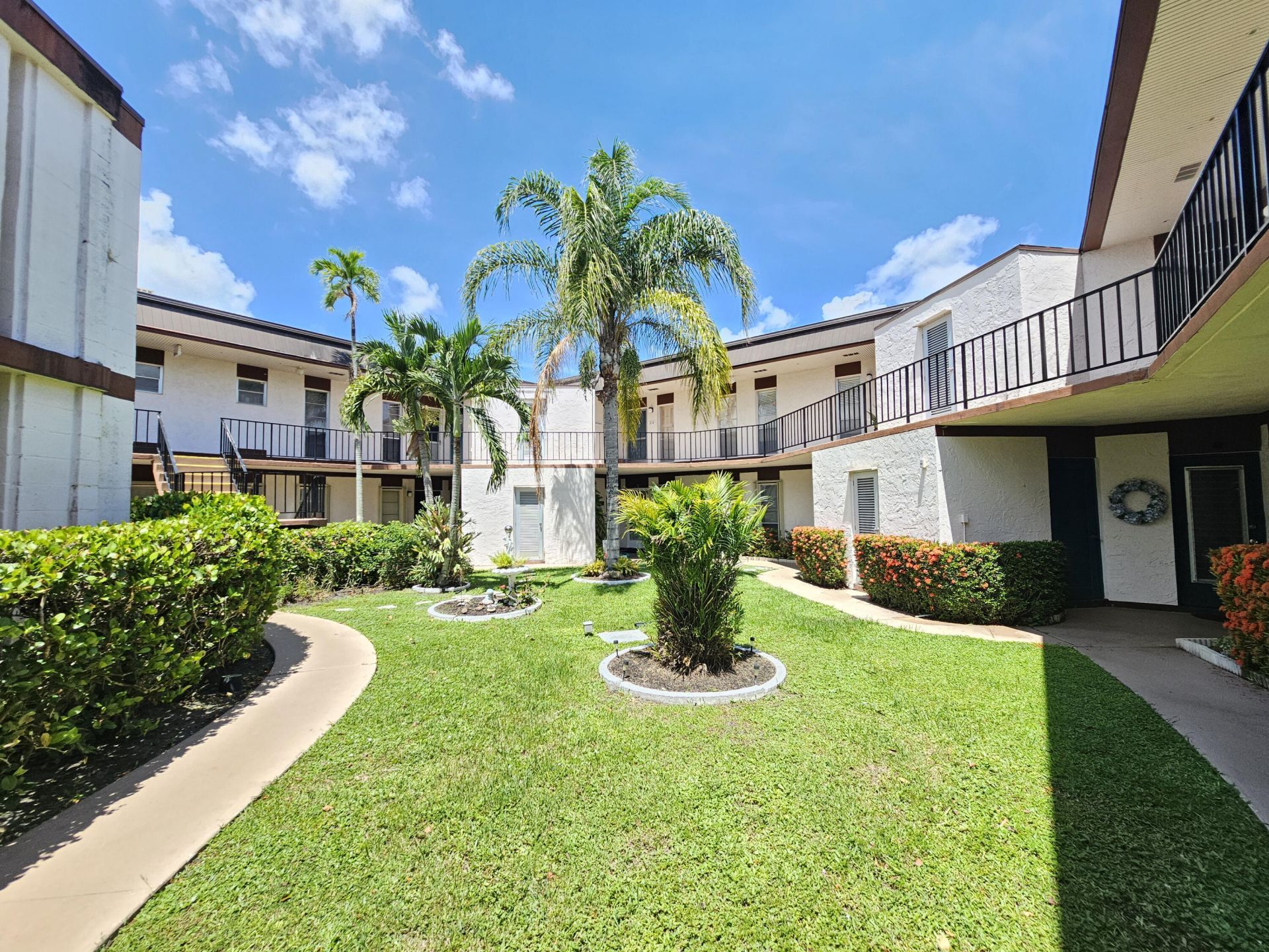 6 Greenway Village N, Unit 105, Royal Palm Beach, FL 33411 Photo