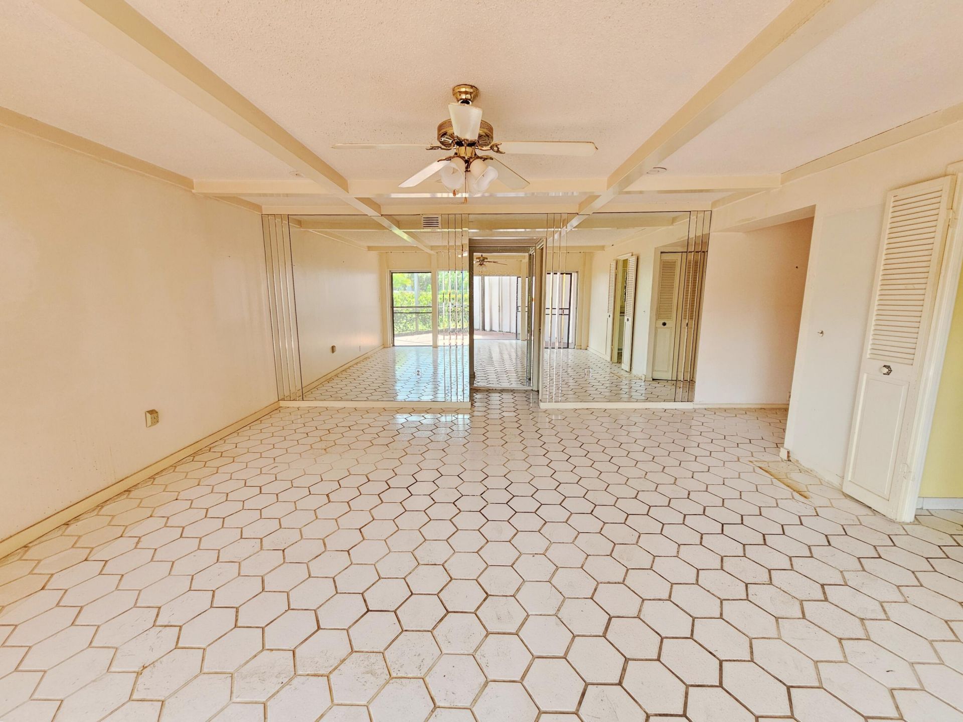 6 Greenway Village N, Unit 105, Royal Palm Beach, FL 33411 Photo