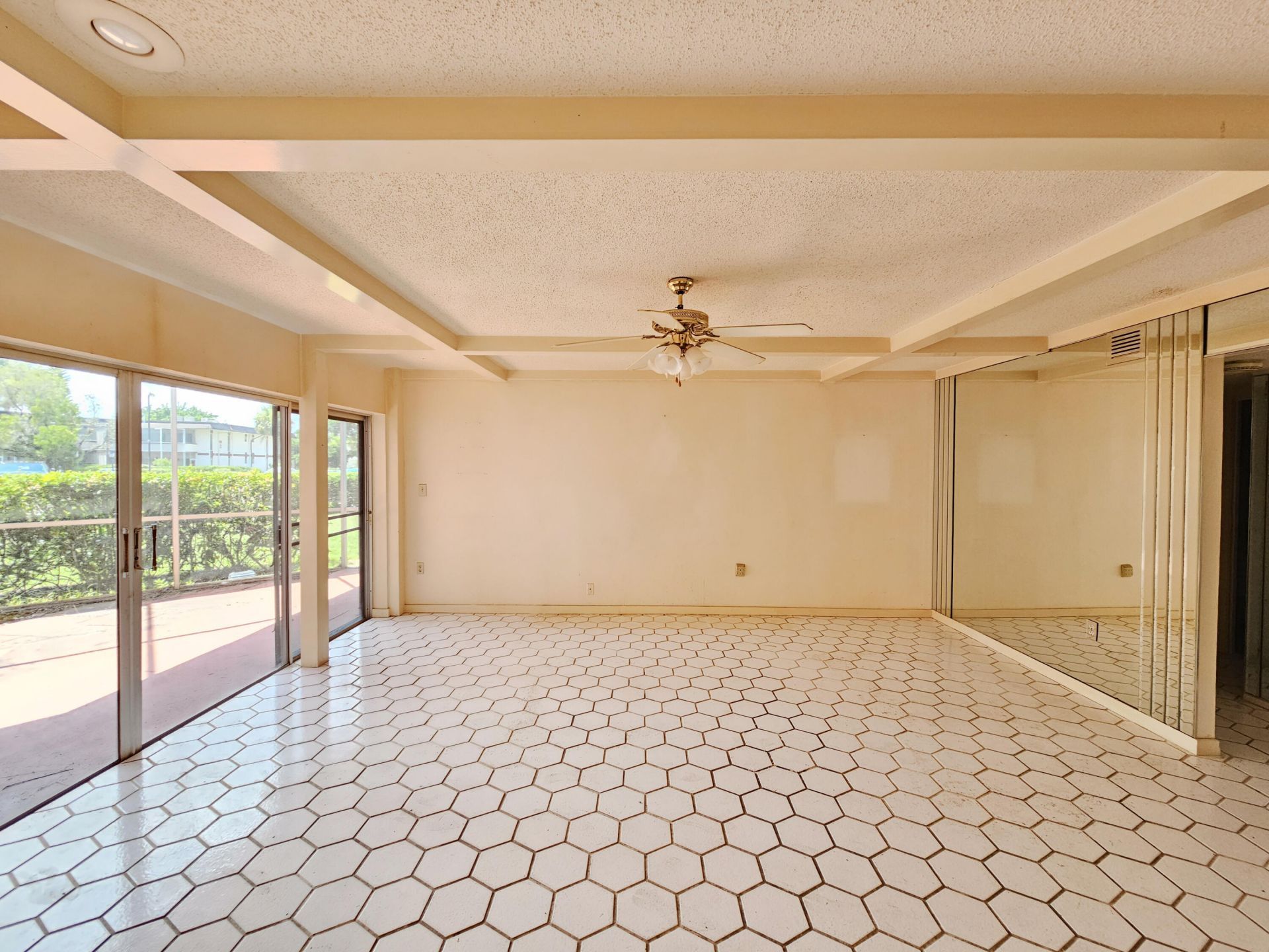 6 Greenway Village N, Unit 105, Royal Palm Beach, FL 33411 Photo