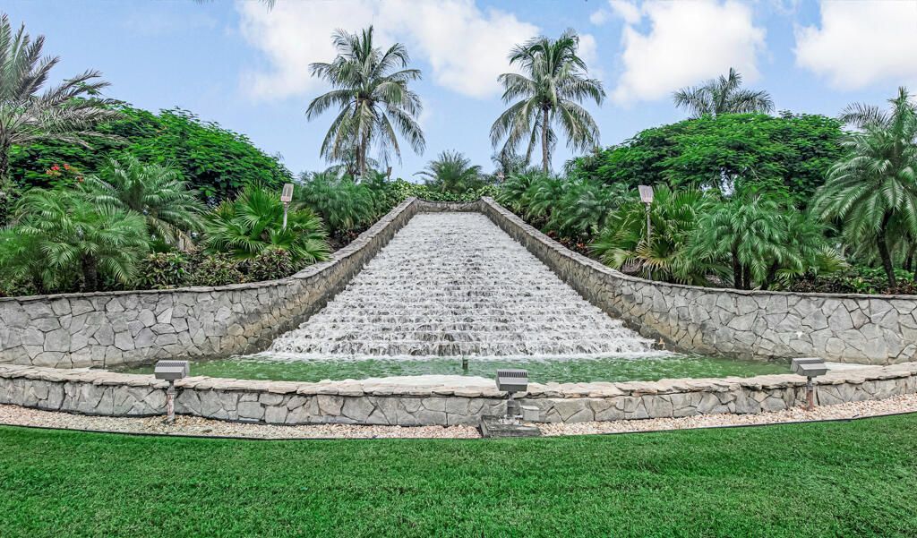 9152 Bay Harbour Circle, West Palm Beach, FL 33411 Photo
