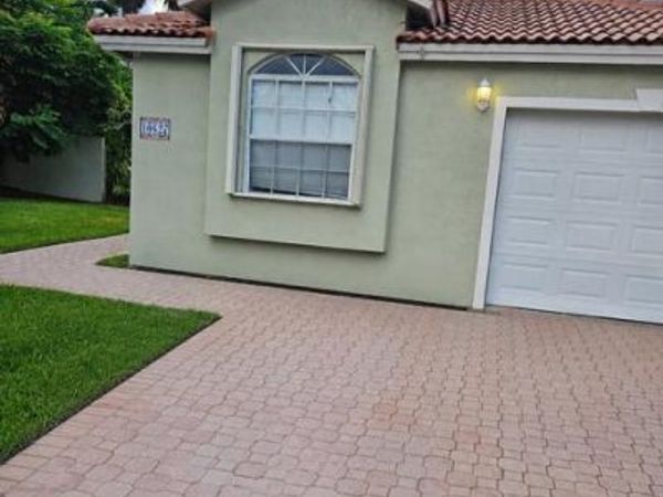 10627 NW 7TH Street, Pembroke Pines, FL 33026