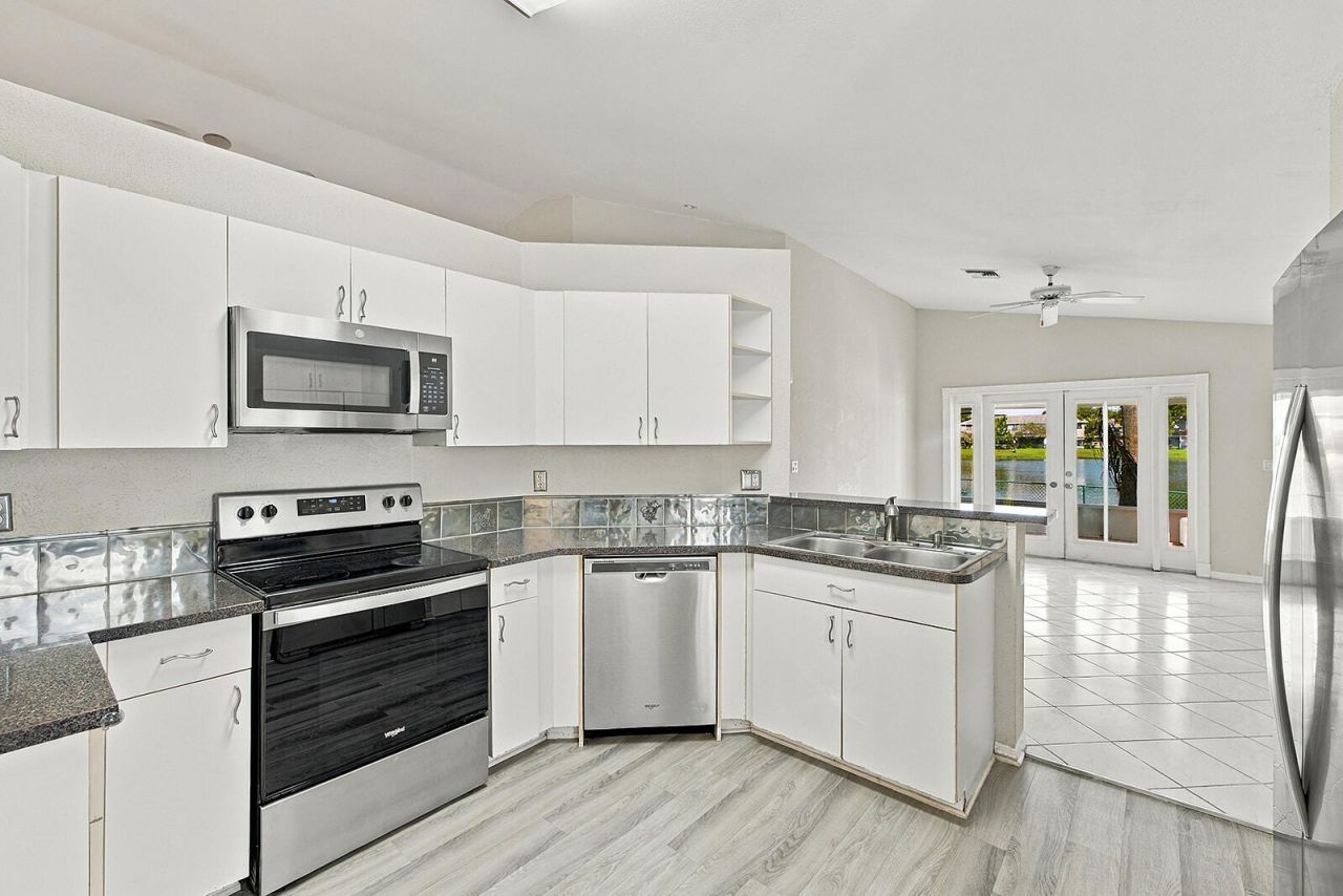 10627 NW 7th Street, Pembroke Pines, FL 33026 Photo