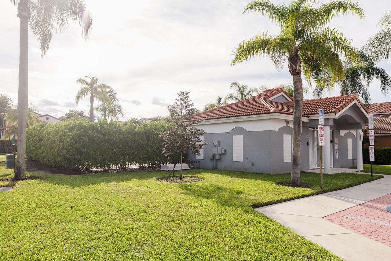 10627 NW 7th Street, Pembroke Pines, FL 33026 Photo