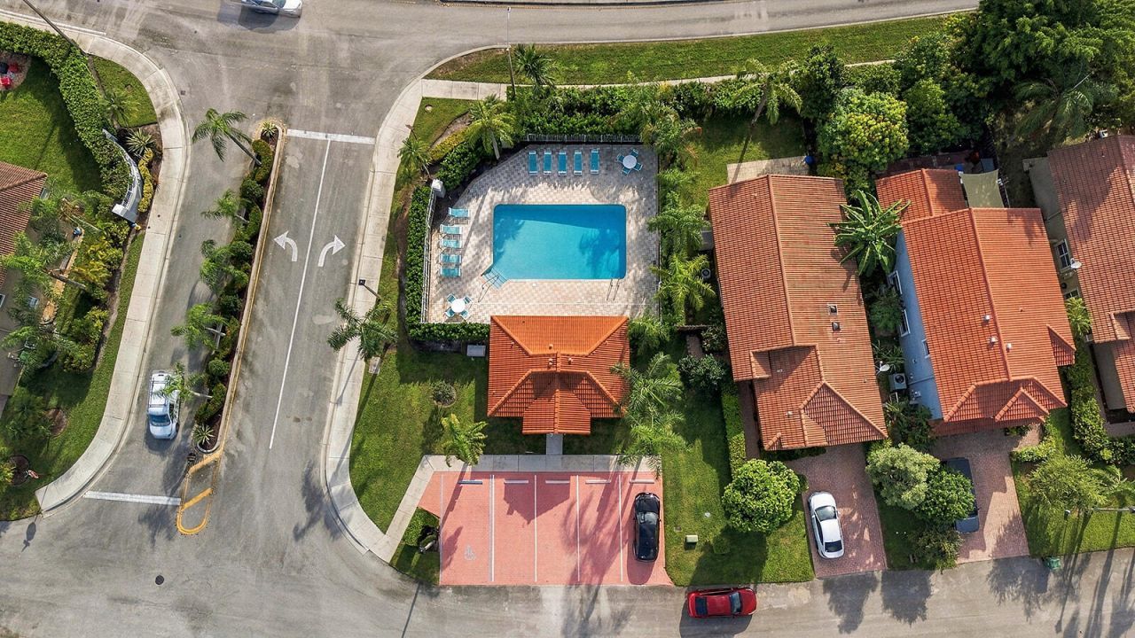 10627 NW 7th Street, Pembroke Pines, FL 33026 Photo