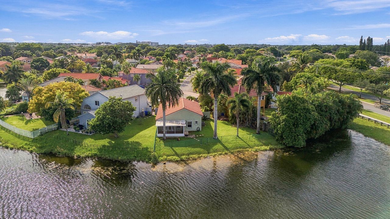 10627 NW 7th Street, Pembroke Pines, FL 33026 Photo