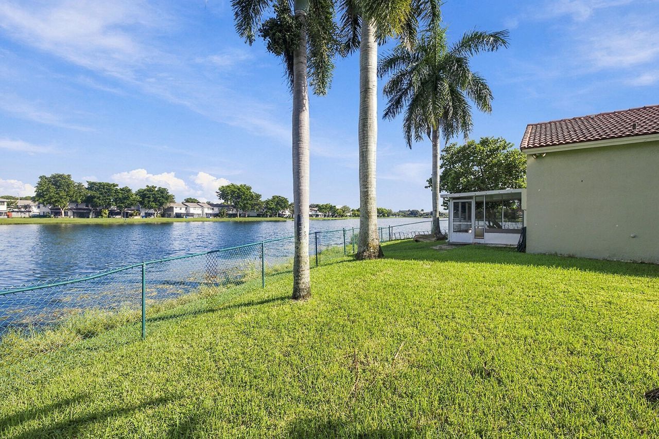10627 NW 7th Street, Pembroke Pines, FL 33026 Photo